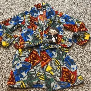 5/$15 Harry Potter Robe 4 Houses Gryffindor, Slytherin, Ravenclaw and Hufflepuff